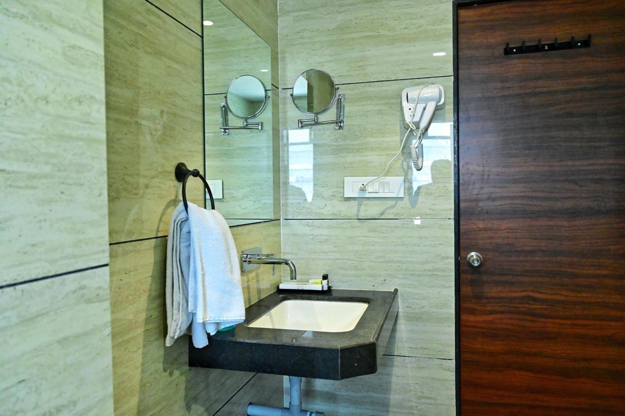 The One Hotel Nashik Luaran gambar