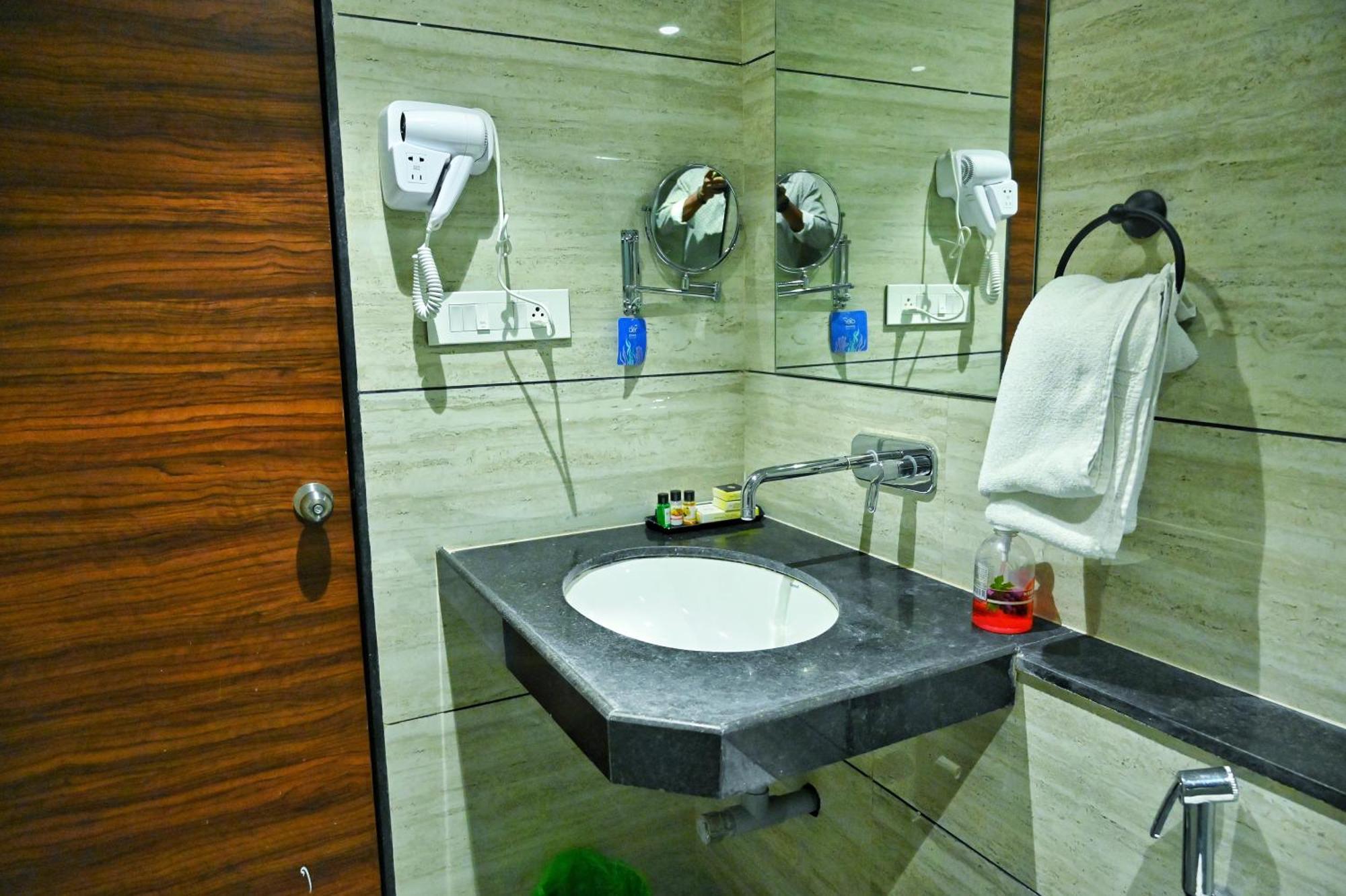 The One Hotel Nashik Luaran gambar