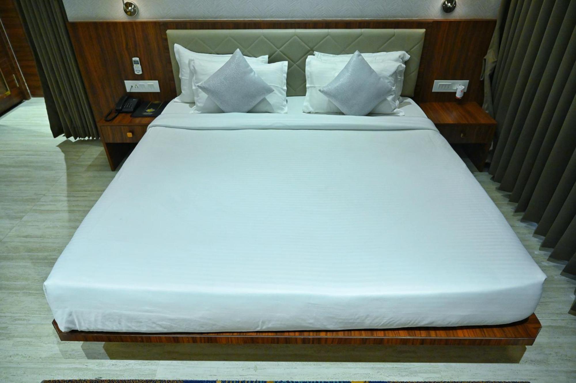 The One Hotel Nashik Luaran gambar